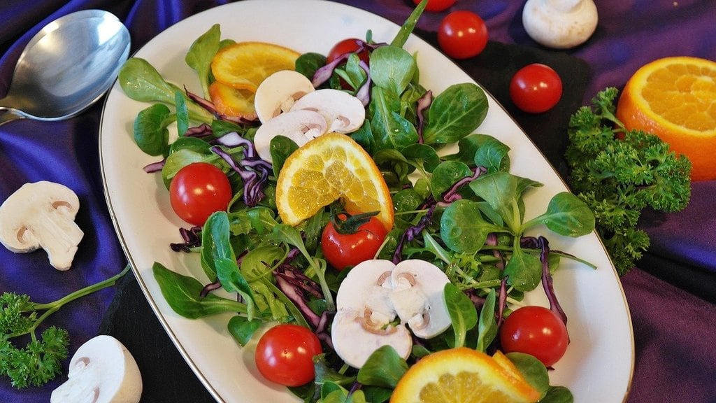 Cuisiner une salade estivale pleine de fraîcheur et de couleurs