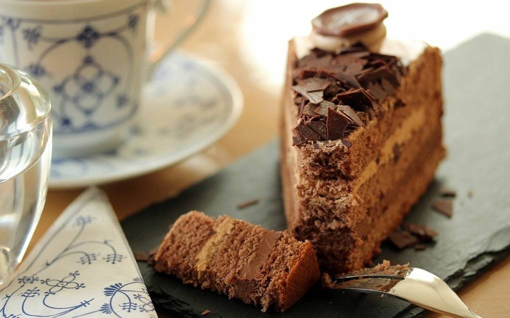 Comment réussir un glaçage au chocolat parfait&nbsp;: conseils de pro
